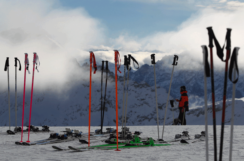 Auf der Zugspitze ist die Skisaison 2014/15 längst angelaufen.