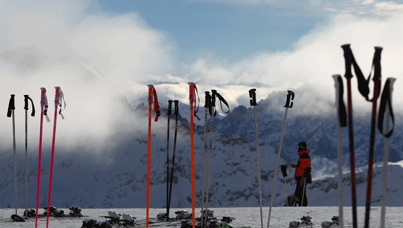 Auf der Zugspitze ist die Skisaison 2014/15 längst angelaufen. Auf der Zugspitze ist die Skisaison 2014/15 längst angelaufen.