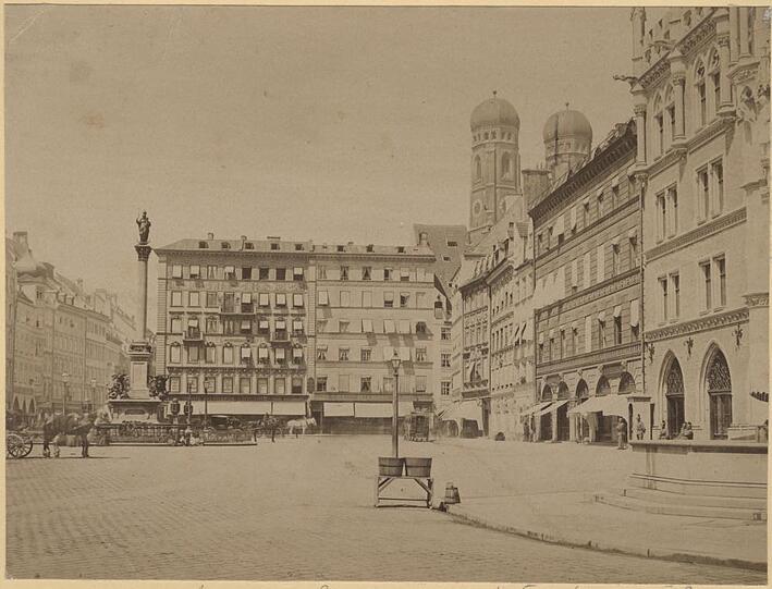 Gleicher Ort, 45 Jahre später: Der Marienplatz 1875.
