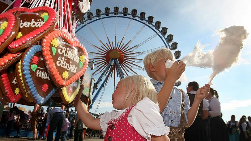Zuckerwatte und Riesenrad: Am Samstag beginnt das Oktoberfest. Zuckerwatte und Riesenrad: Am Samstag beginnt das Oktoberfest.