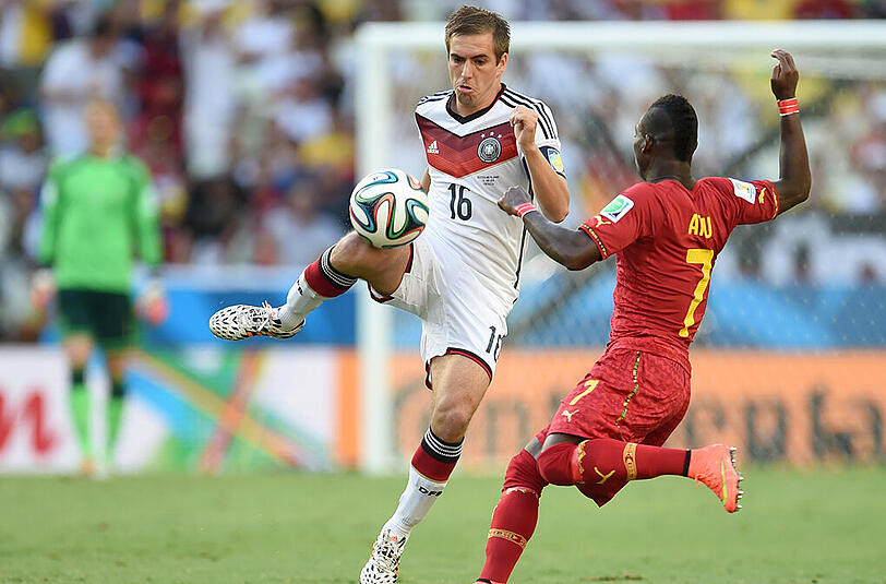 Philipp Lahm: Note 4,5. Der Kapitän spielte äußerst unauffällig. Nicht so präsent
und dynamisch wie gewohnt. Leitete das 1:2 durch einen folgenschweren Fehlpass ein.