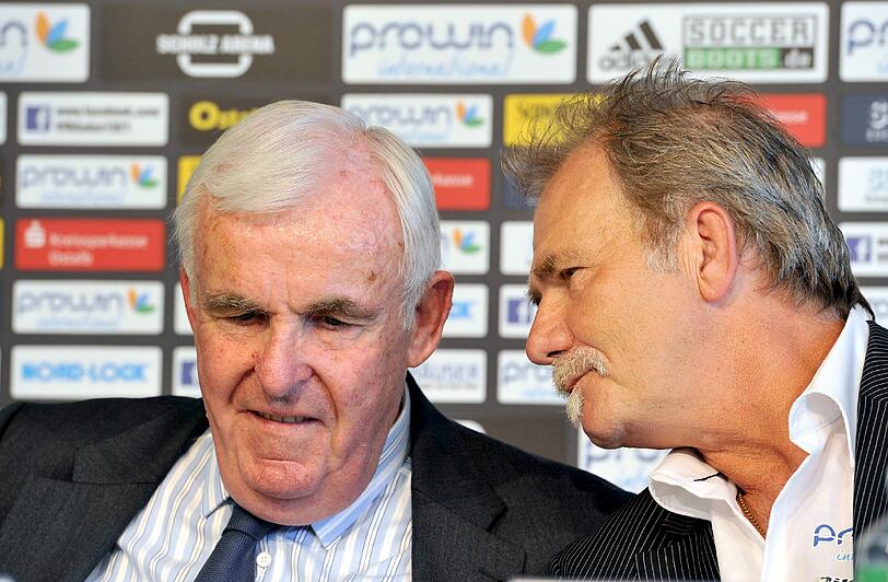 Lobt die Löwen im Vorwort des Stadionhefts: Aalen-Präsident Berndt-Ulrich Scholz (l.).