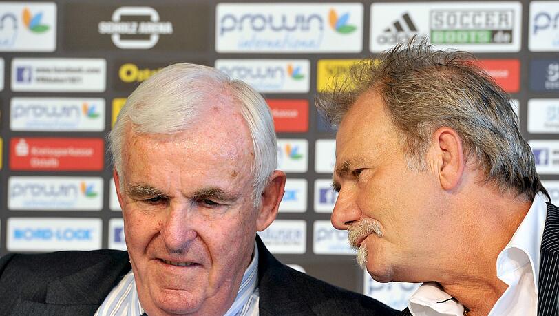 Lobt die Löwen im Vorwort des Stadionhefts: Aalen-Präsident Berndt-Ulrich Scholz (l.). Lobt die Löwen im Vorwort des Stadionhefts: Aalen-Präsident Berndt-Ulrich Scholz (l.).