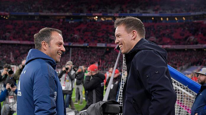 Hansi Flick (links) hält seinen Nachfolger Julian Nagelsmann für einen "fantastischen Trainer". (Archivbild)