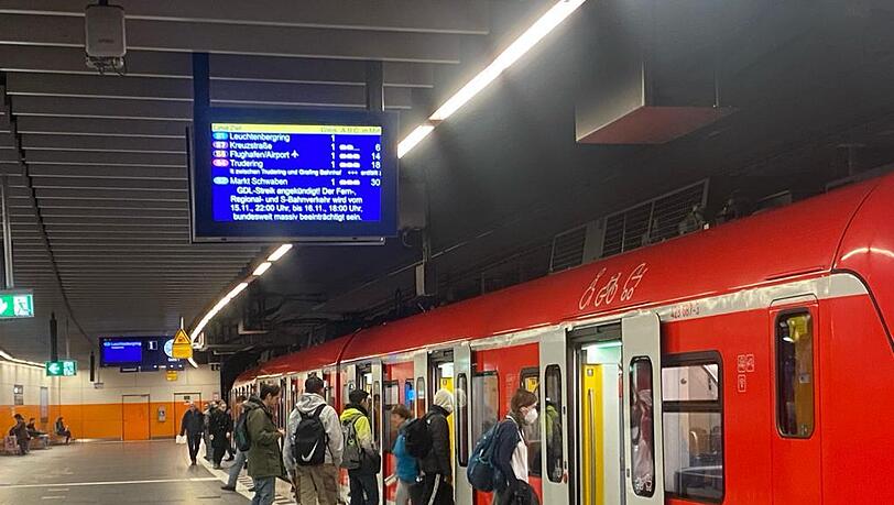 Die S-Bahn am Münchner Marienplatz während des Streiks am Donnerstagmorgen. Die S-Bahn am Münchner Marienplatz während des Streiks am Donnerstagmorgen.