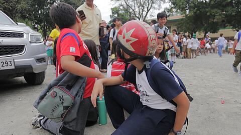 Viele Menschen, darunter auch zahlreiche Schüler, gerieten in Panik.