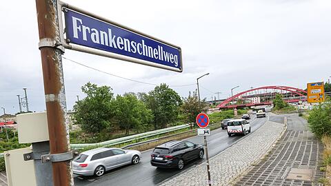 Um den Ausbau des Frankenschnellweges in N&uuml;rnberg, einer wichtigen Nord-S&uuml;d-Verkehrsachse in der Metropolregion, gibt es seit Jahrzehnten Streit (Archivbild).