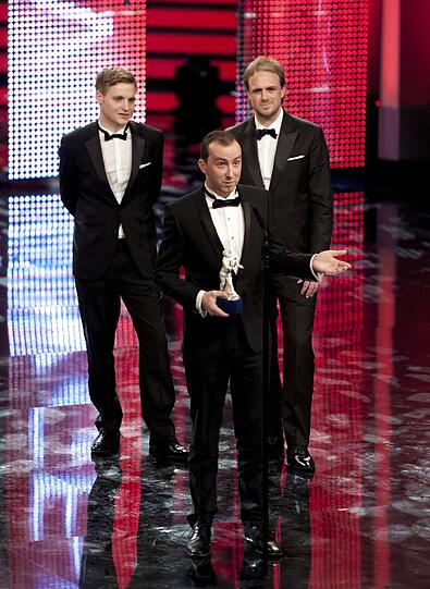 Einen besonders kompliziert klingenden Preis gab es für das Trio Christian Füllmich, Torben Maas und Maximilian Plettau von der Filmschaft maas & füllmich/Nominal Film: den mit immerhin 60.000 Euro dotierten Preis der Verwertungsgesellschaft für Nutzungsrechte an Filmwerken.