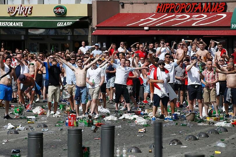 In Marseille kam es zu schweren Krawallen in der Innenstadt. Böller und Glasflaschen flogen.