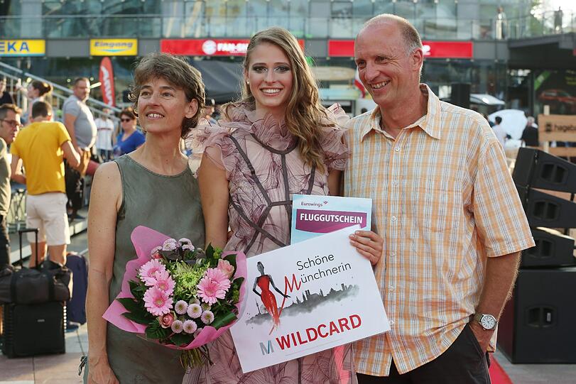 Models und Mountainbiker am Flughafen: Die Bilder vom "Schöne Münchnerin"-Wildcard-Event beim "Bike & Style"-Festival zum Durchklicken.