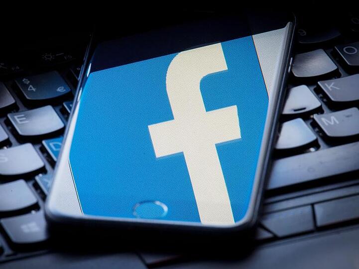 Beim sogenannten Microtargeting werden auf Basis der Nutzerdaten zum Beispiel via Facebook oder Google Werbebotschaften möglichst passgenau an Zielgruppen ausgespielt. Das Ziel: mehr Wirkung für weniger Kosten.