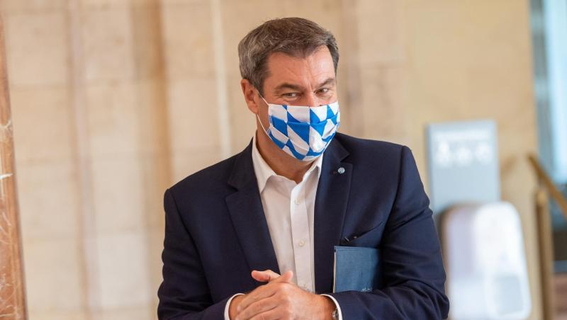 Markus Söder (CSU), Ministerpräsident von Bayern., mit Mundschutz.