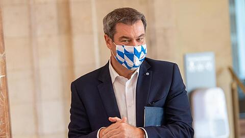Markus Söder (CSU), Ministerpräsident von Bayern., mit Mundschutz.