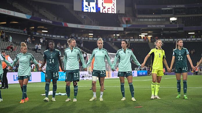 Ein Team mit schier unbegrenzten Möglichkeiten: Linda Dallmann (v.l.), Nicole Anyomi, Alexandra Popp, Giulia Gwinn, Sara Doorsoun, Keeperin Merle Frohms und Jule Brand.
