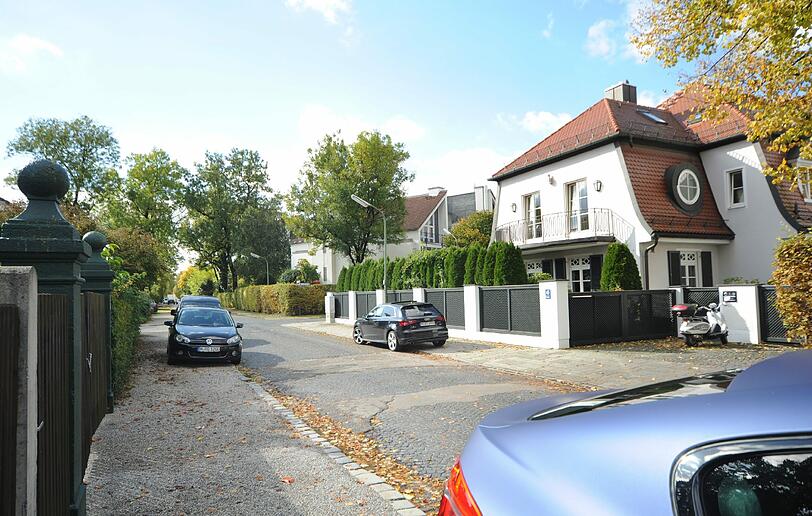 Exklusiv am Herzogpark &ndash; Flemingstraße: 12.750 Euro/m2 Die Bogenhauser Flemingstraße zählt zu den exklusivsten Adressen der Stadt. Für einen Neubau am Herzogpark zahlt man hier, inklusive Dachterrasse, bis 12.750 Euro pro Quadratmeter (Miete: bis 20 Euro/m2). Wird in der Straße weiter so saniert und gebaut, rechnen Experten mit einer anhaltenden Wertsteigerung.