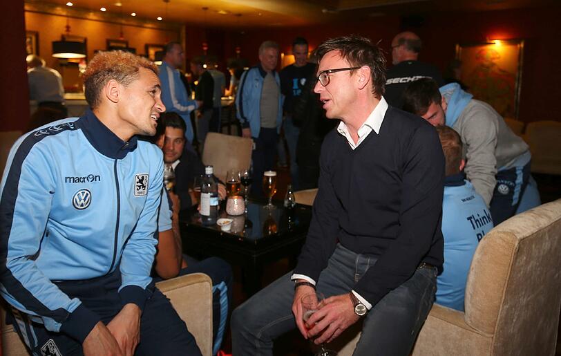 Launiger Abend im "Piano Room" des Mannschaftshotels der Löwen: Die 1860-Kicker trafen auf die Fans und tauschten sich rege mit den Anhängern aus.