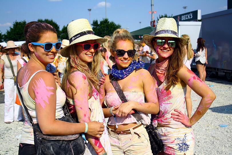 Bunter geht nicht: Das Holi One Color Festival in Riem. Die Bilder.
