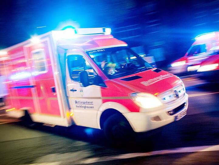 Der Pilot wurde lebensgefährlich verletzt. (Symbolbild)