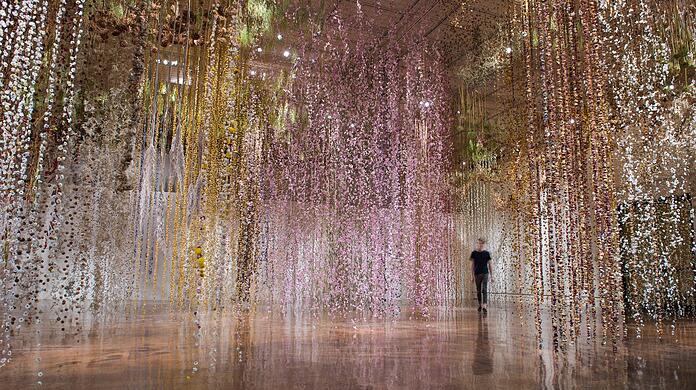 Durch ein Meer von Blumen wird man ab Februar in der Kunsthalle spazieren. Hunderte Münchner haben dazu beigetragen und monatelang gesammelt, getrocknet, gebunden. Die britische Künstlerin Rebecca Louise Law hat die Sträuße in die Installation "Calys" - Blütenkelch - überführt. Sozusagen als Ode an die Natur und ihre Schönheit.