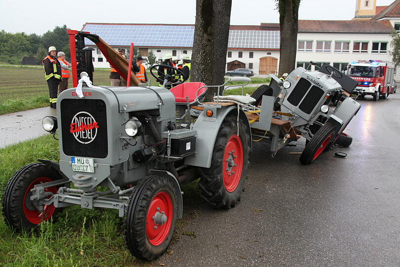 Crash mit Traktor: Die Bilder.