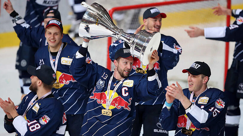 Jubel beim EHC München über die deutsche Meisterschaft 2017 und den damit verbundenen Einzug in die CHL.