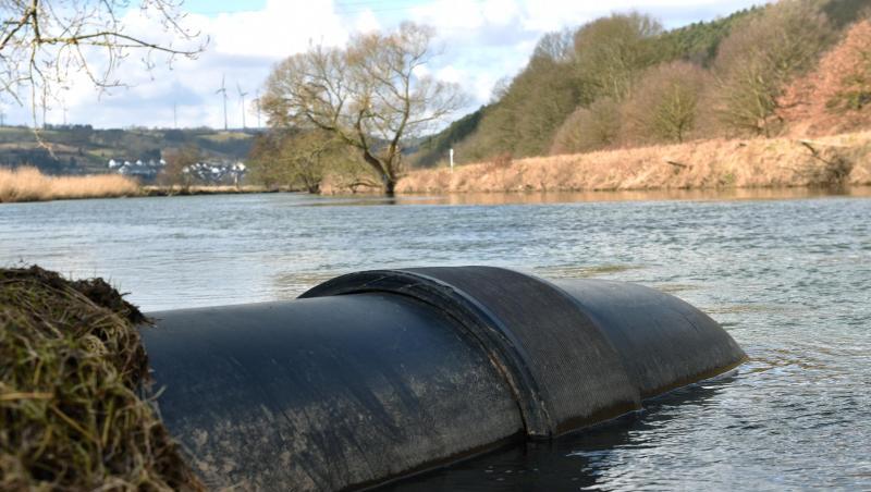 Das Einleitungsrohr für Salzabwasser am Ufer der Werra beim K+S-Verbundwerk Werra. Foto: Uwe Zucchi/Archivbild Das Einleitungsrohr für Salzabwasser am Ufer der Werra beim K+S-Verbundwerk Werra. Foto: Uwe Zucchi/Archivbild