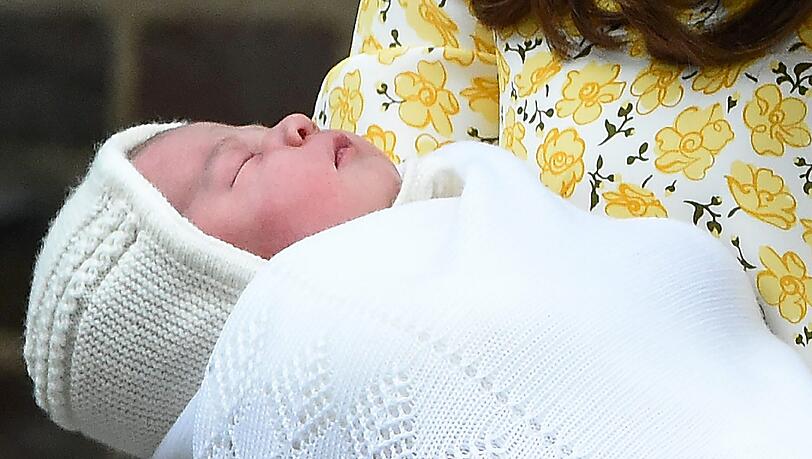 Neue Fotos erst wieder zur Taufe? Alle warten auf den Namen für das Royal Baby II Neue Fotos erst wieder zur Taufe? Alle warten auf den Namen für das Royal Baby II