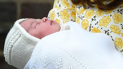 Neue Fotos erst wieder zur Taufe? Alle warten auf den Namen für das Royal Baby II