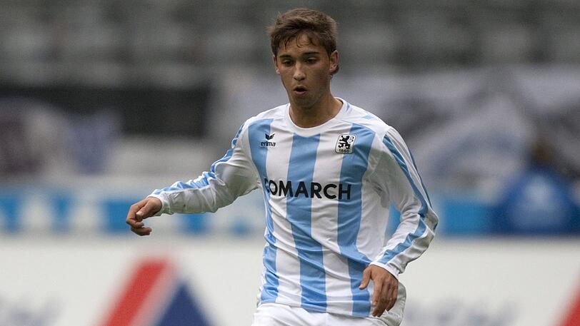 Moritz Leitner (26), 1998-2011: Der gebürtige Münchner trat ebenfalls sehr früh den Münchner Löwen bei. Nur ein halbes Jahr nach seinem Profidebüt für die Sechzger verließ Leitner den Verein nach insgesamt 13 Jahren in Richtung Dortmund. Bei der Borussia gelang ihm jedoch nie der erhoffte Durchbruch, sodass er über die Stationen VfB Stuttgart, Lazio Rom und FC Augsburg schließlich auch auf der Insel landete. Im vergangenen Jahr verhalf Leitner als Stammspieler im zentralen Mittelfeld dem damaligen Zweitligisten Norwich City zum Aufstieg in die Premier League, wo er in dieser Saison bereits sechsmal für den Klub zum Einsatz kam.