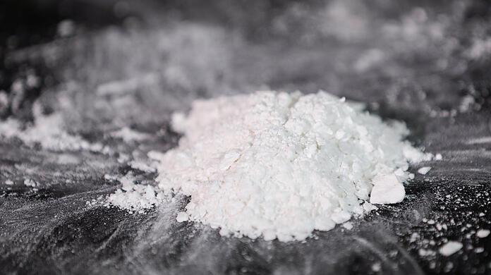 Wegen des Koks-Skandals bei der Münchner Polizei steht ein dritter Beamter vor Gericht. (Symbolbild)