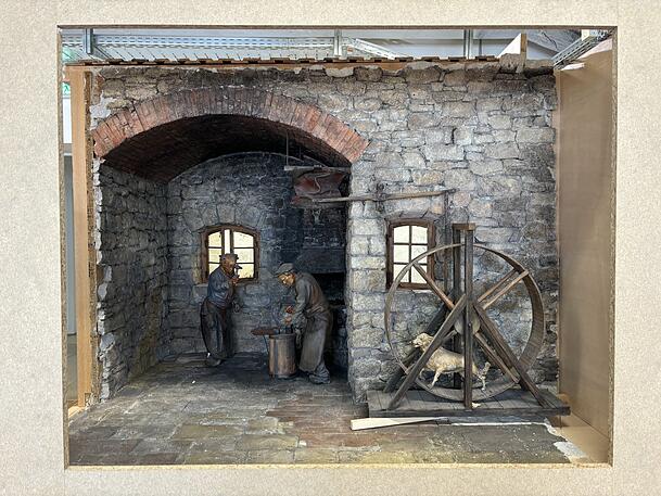 Das Diorama stellt eine Kraftmaschine dar: Die ist mit Hunden betrieben. Das Diorama stellt eine Kraftmaschine dar: Die ist mit Hunden betrieben.