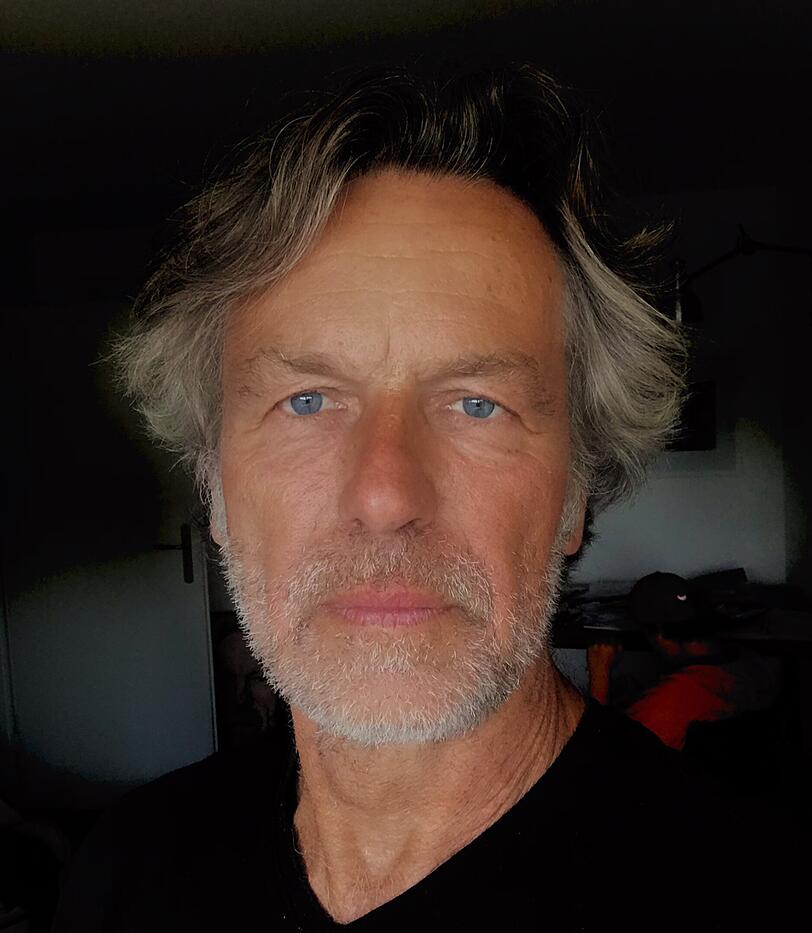 Der Künstler Rudi Reinstadler.