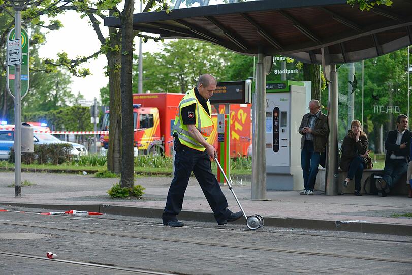 Die Polizei bei der Spurensuche.