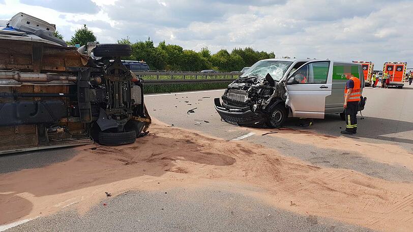 Insgesamt waren bei dem Unfall fünf Autos beteiligt.