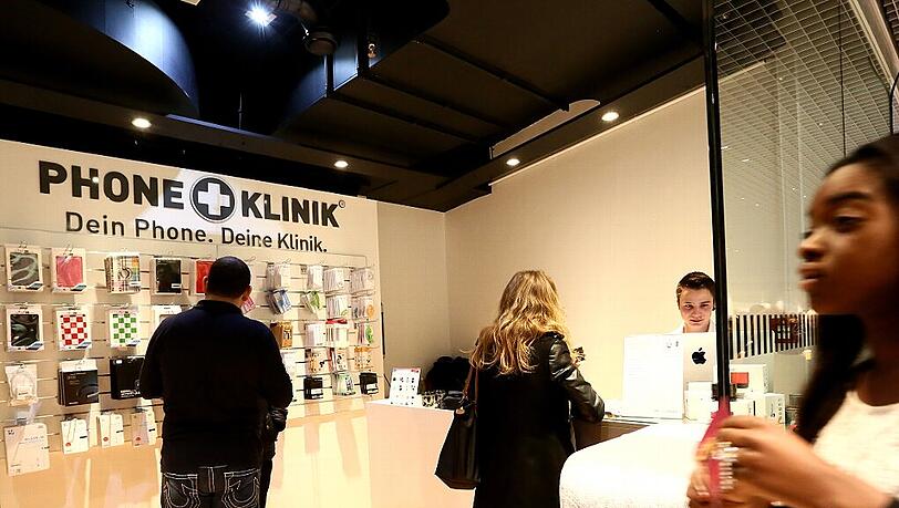 Phone Klinik im U-Bahn-Zwischengeschoss am Hauptbahnhof, Phone Klinik im U-Bahn-Zwischengeschoss am Hauptbahnhof,