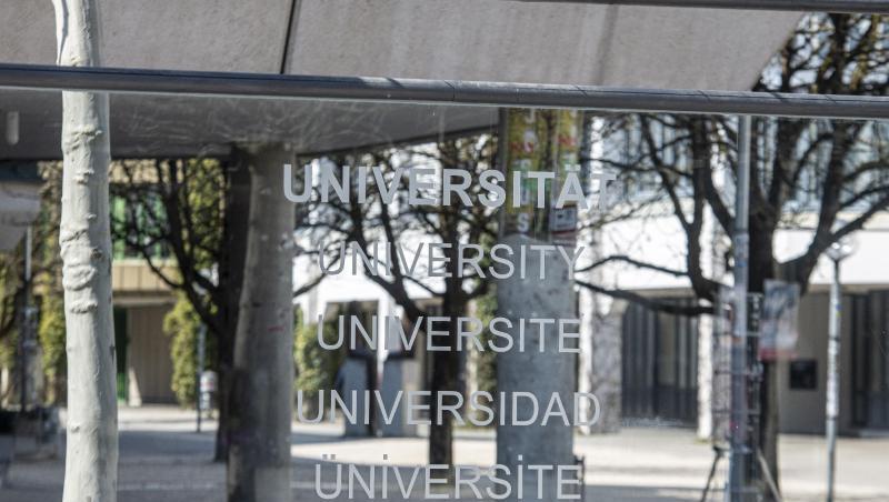 Der menschenleere Platz der Universität Augsburg. Foto: Stefan Puchner/dpa/Archivbild Der menschenleere Platz der Universität Augsburg. Foto: Stefan Puchner/dpa/Archivbild