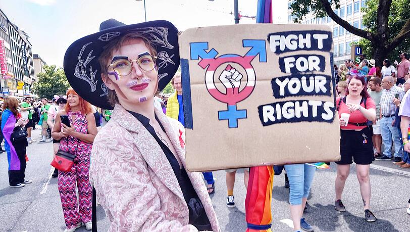 Münchner und Münchnerinnen gehen auf die Straße, um den Christopher Street Day (CSD) im vergangenen Jahr zu feiern. Immer wieder werden die Veranstaltungen von Rechtsextremen ins Visier genommen.