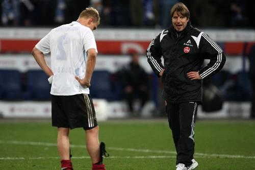 Waren nach dem Duisburger Ausgleichstor in der Nachspielzeit ziemlich angefressen: Kapitän Andy Wolf und Trainer Michael Oenning (r.).