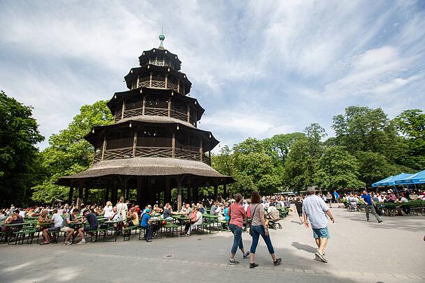 Der Biergarten am Chinesischen Turm ist Marisa Burger im Sommer oft zu &uuml;berf&uuml;llt.