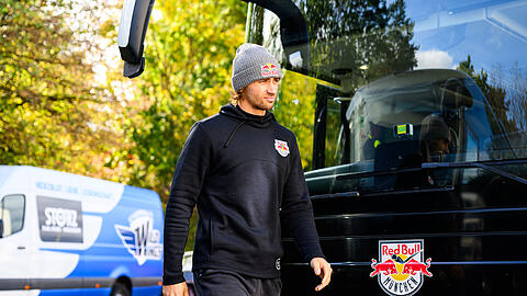 F&uuml;r die EHC-Cracks um Markus Eisenschmid wird der Teambus demn&auml;chst zum zweiten Wohnzimmer.