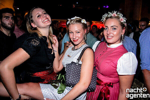 Apres-Wiesn-Party im Neuraum. Mehr Bilder unter: http://www.nachtagenten.de/event/26.09.2015/neuraum/16-tage-wiesn-16-tage-neuraum.332622.html