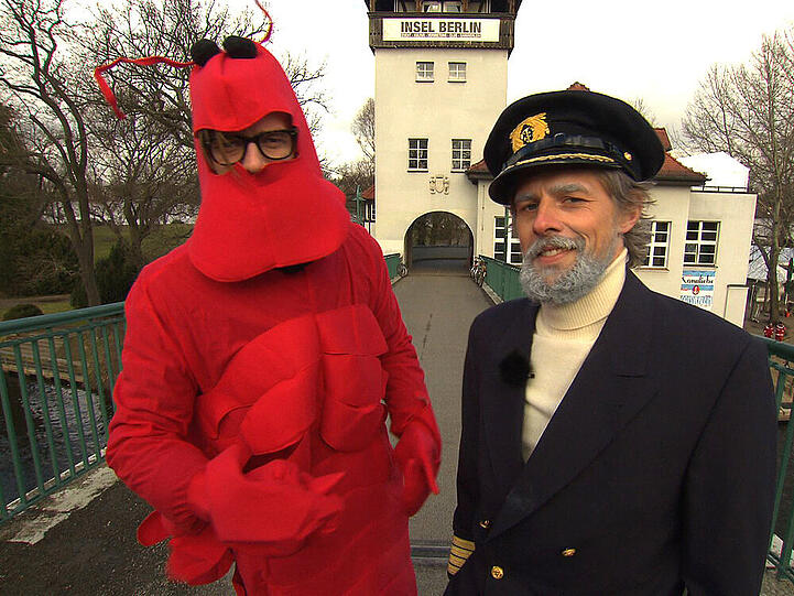 Joko Winterscheidt als Krabbe (l.) und Klaas Heufer-Umlauf im Käpt'n-Iglo-Look