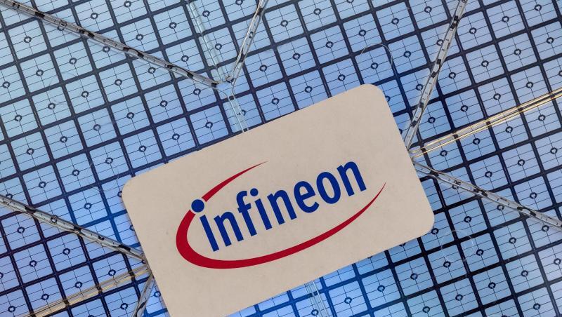 Das Infineon-Logo klebt auf einem Wafer im Showroom des Unternehmens. Foto: Peter Kneffel/dpa/Archivbild Das Infineon-Logo klebt auf einem Wafer im Showroom des Unternehmens. Foto: Peter Kneffel/dpa/Archivbild