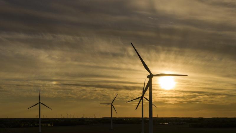 Windräder am Abend bei Werneuchen. Den Verbrauchern in Deutschland droht im kommenden Jahr ein kräftiger Anstieg ihrer Stromkosten. Windräder am Abend bei Werneuchen. Den Verbrauchern in Deutschland droht im kommenden Jahr ein kräftiger Anstieg ihrer Stromkosten.