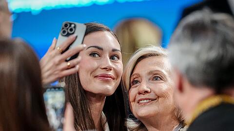 Sanna Marin und Hillary Clinton