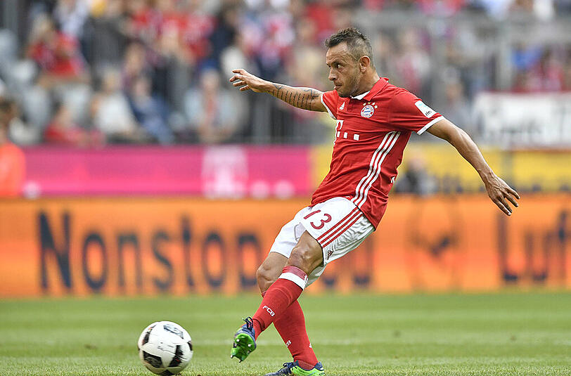 Rafinha: Note 3. Rechts hinten ohne Probleme in der Defensive, bei  seinen Vorstößen fehlte die Präzision. Schoss einmal knapp drüber (19.), sonst ein unauffälliger, solider Lahm-Ersatz.