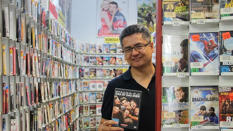 Das Ende für Talat Aktas’ Videothek in der Frundsbergstraße: Am 20. Juni geht es dann auf 500 Quadratmeter in der Landsberger Straße weiter. Das Ende für Talat Aktas’ Videothek in der Frundsbergstraße: Am 20. Juni geht es dann auf 500 Quadratmeter in der Landsberger Straße weiter.