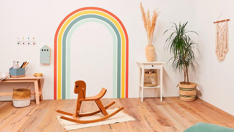 Von der Tapete bis zum Holzboden: Mit viel Liebe zum Detail und dem Wissen zu schadstofffreien Materialien kann ein Kinderzimmer mit wenig Aufwand hübsch eingerichtet werden.