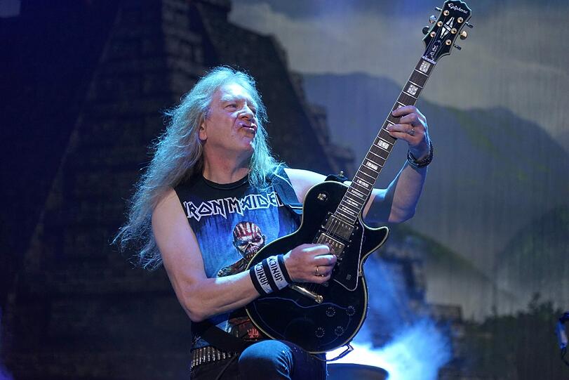 Rock und Regen - die Bilder vom Sonntag auf dem "Rockavaria" mit dem Iron-Maiden-Konzert als Höhepunkt.