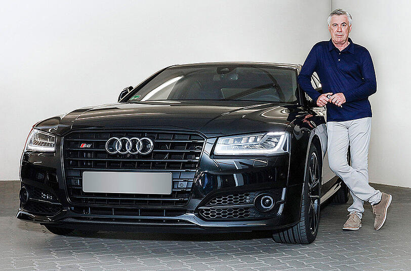 Carlo Ancelotti: S8 plus Limousine 4.0 TFSI quattro tiptronic in Mythosschwarz Metallic.
